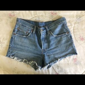 BRAND NEW LEVI SHORTS